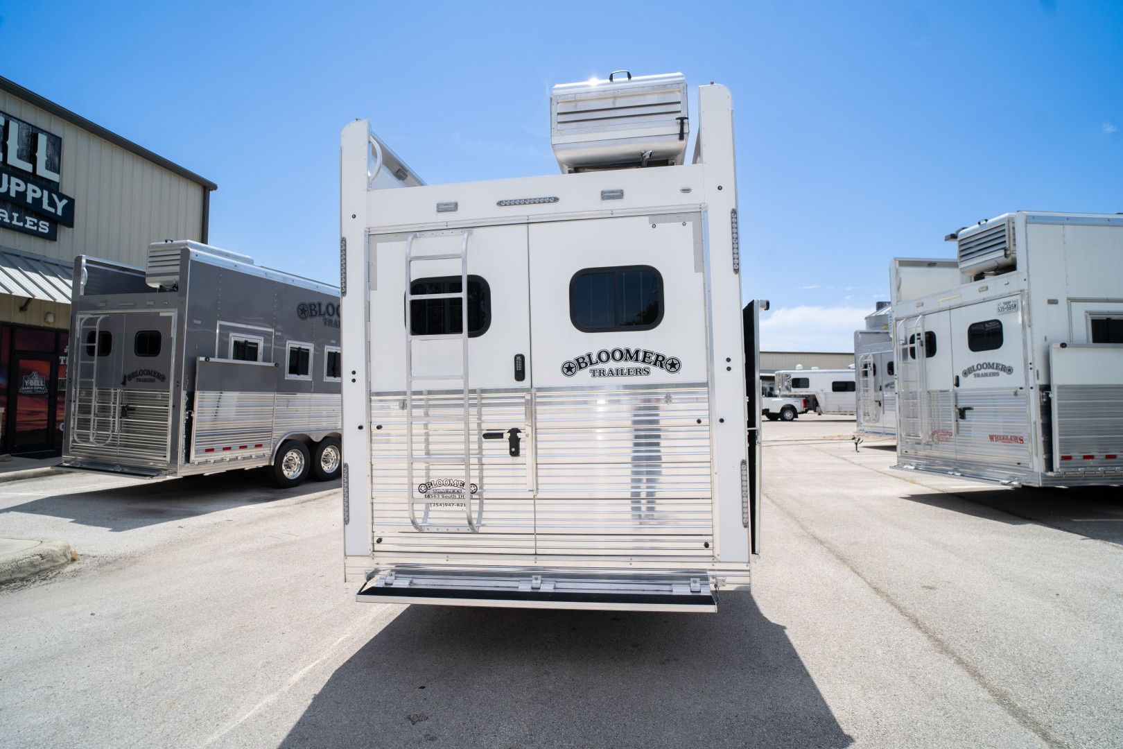 New 2025 Bloomer 4 Horse Gooseneck Outlaw Living Quarters '25 Horse Trailer