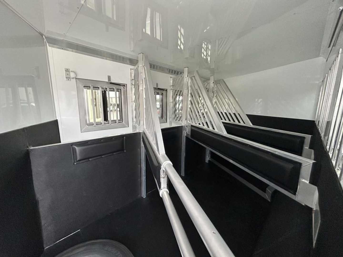 New 2025 Bloomer 4 Horse Gooseneck Outlaw Living Quarters '25 Horse Trailer