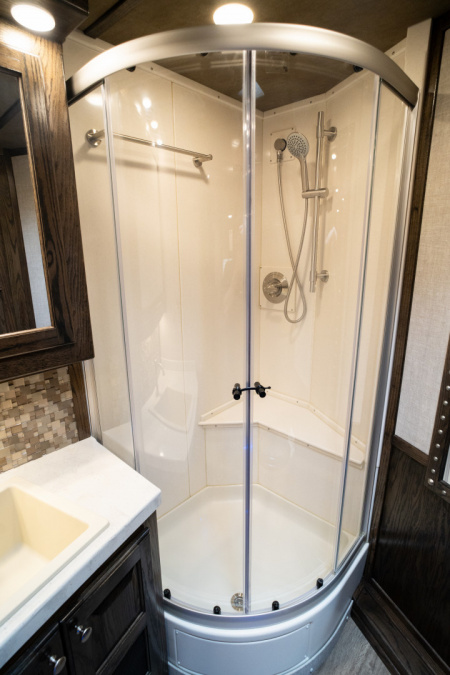 New 2025 Bloomer 4 Horse Gooseneck Outlaw Living Quarters '25 Horse Trailer