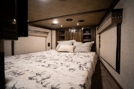 New 2025 Bloomer 4 Horse Gooseneck Outlaw Living Quarters '25 Horse Trailer