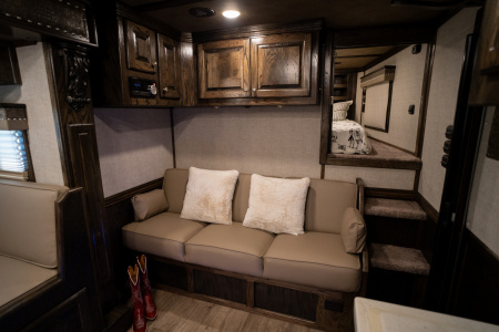 New 2025 Bloomer 4 Horse Gooseneck Outlaw Living Quarters '25 Horse Trailer