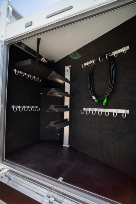 New 2025 Bloomer 4 Horse Gooseneck Outlaw Living Quarters '25 Horse Trailer