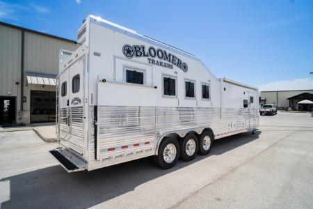New 2025 Bloomer 4 Horse Gooseneck Outlaw Living Quarters '25 Horse Trailer