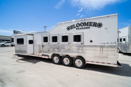 New 2025 Bloomer 4 Horse Gooseneck Outlaw Living Quarters '25 Horse Trailer