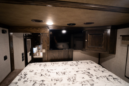 New 2025 Bloomer 4 Horse Gooseneck Outlaw Living Quarters '25 Horse Trailer