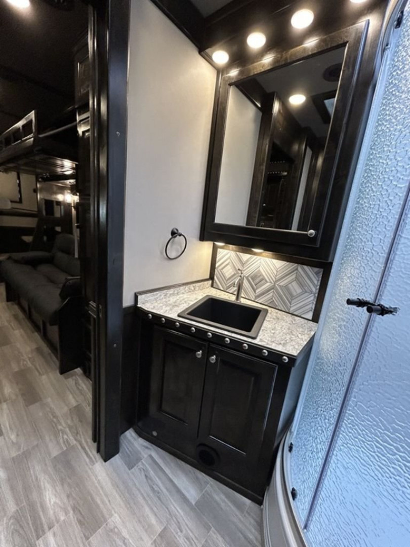 New 2025 Bloomer 4 Horse 16'3" Gooseneck Outlaw Living Quarters '25 Horse Trailer