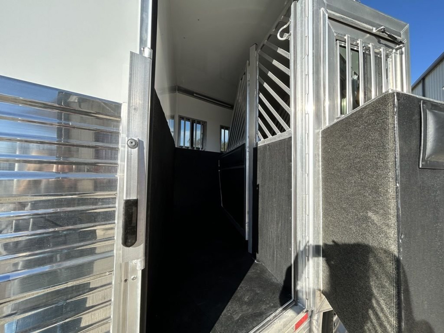 New 2025 Bloomer 4 Horse 16'3" Gooseneck Outlaw Living Quarters '25 Horse Trailer