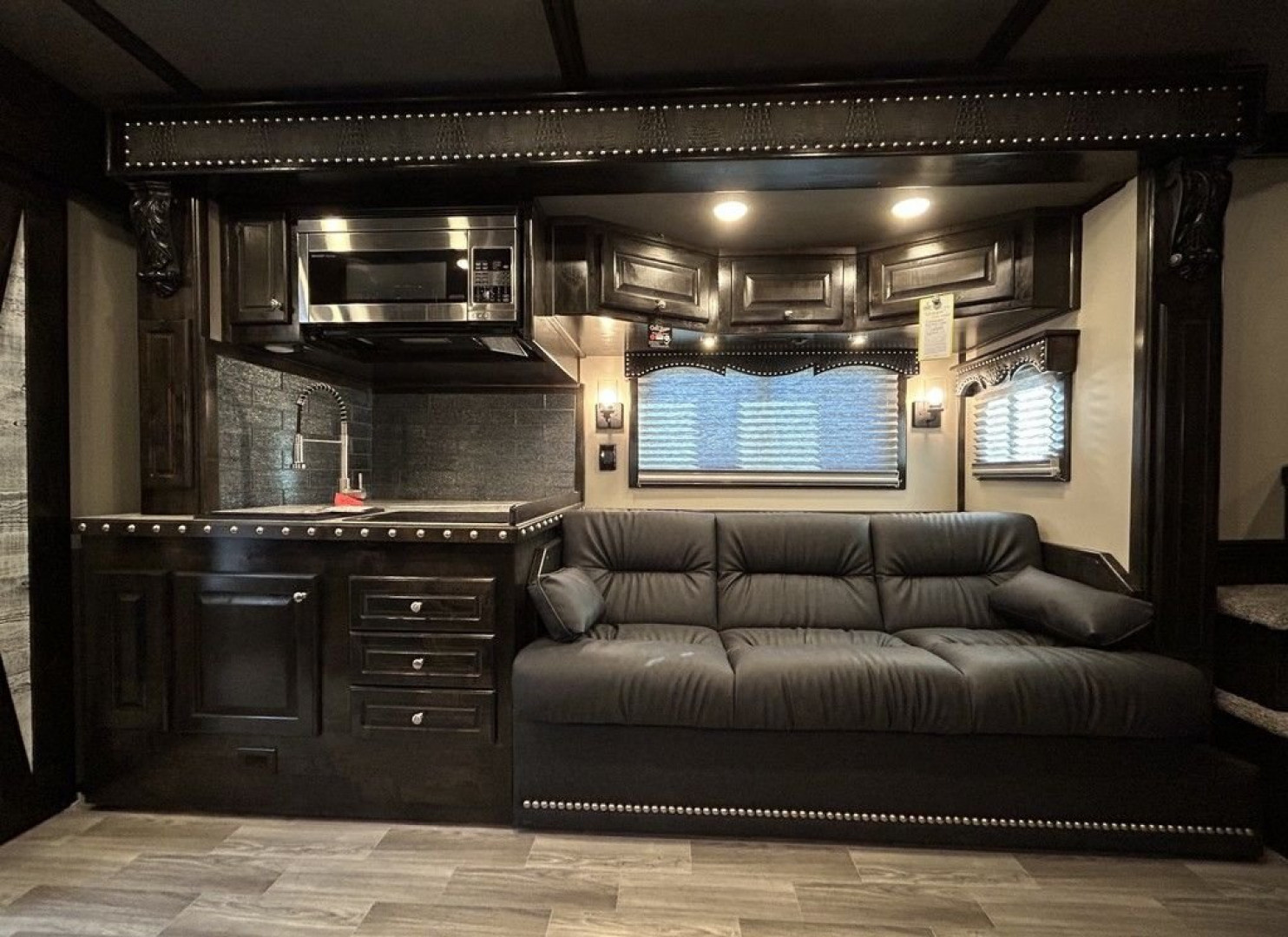 New 2025 Bloomer 4 Horse 16'3" Gooseneck Outlaw Living Quarters '25 Horse Trailer