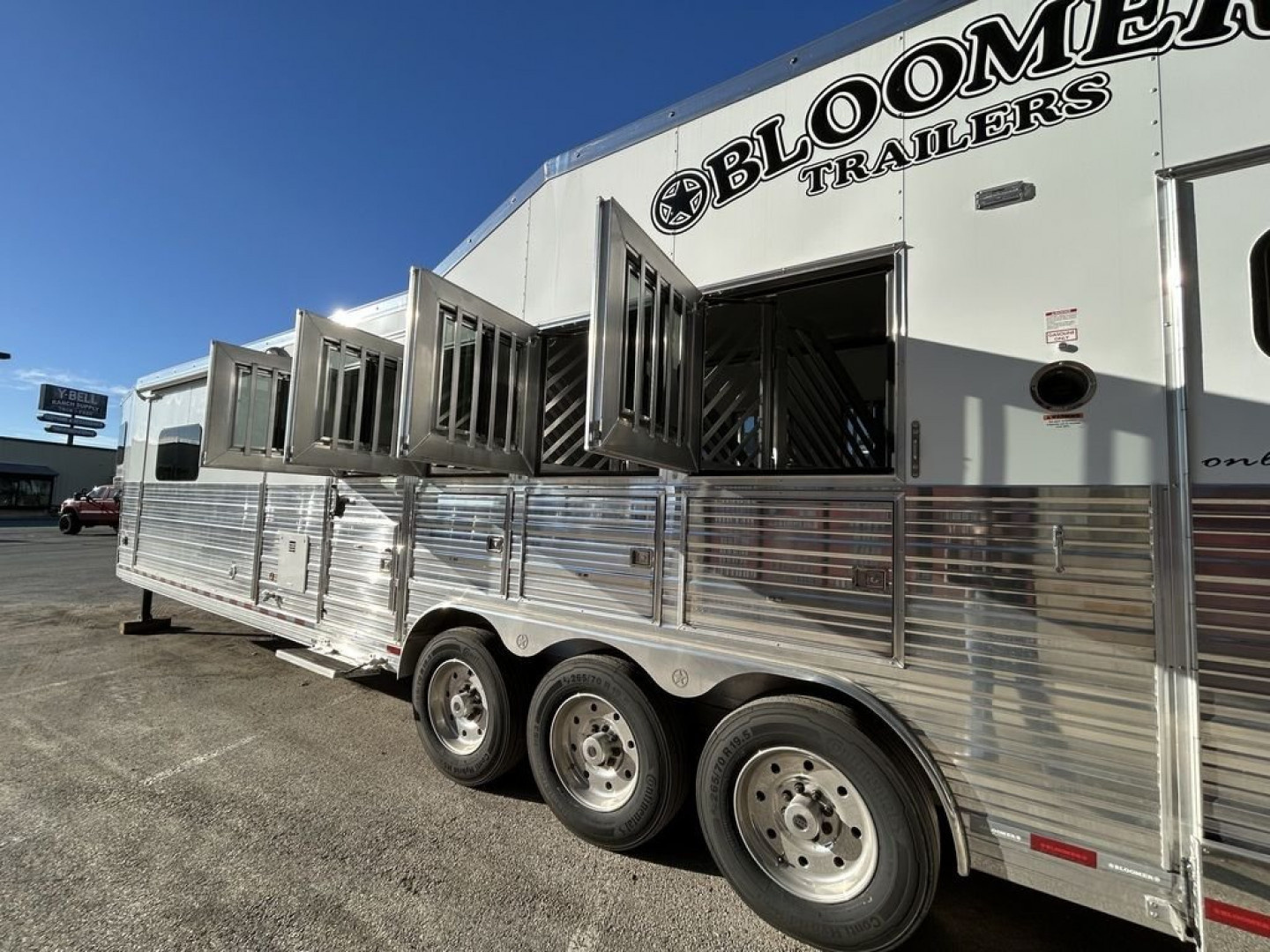 New 2025 Bloomer 4 Horse 16'3" Gooseneck Outlaw Living Quarters '25 Horse Trailer