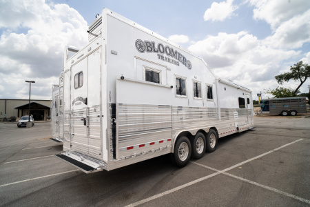 New 2025 Bloomer 4 Horse 16'3" Gooseneck Outlaw Living Quarters '25 Horse Trailer