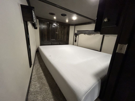 New 2025 Bloomer 4 Horse 16'3" Gooseneck Outlaw Living Quarters '25 Horse Trailer