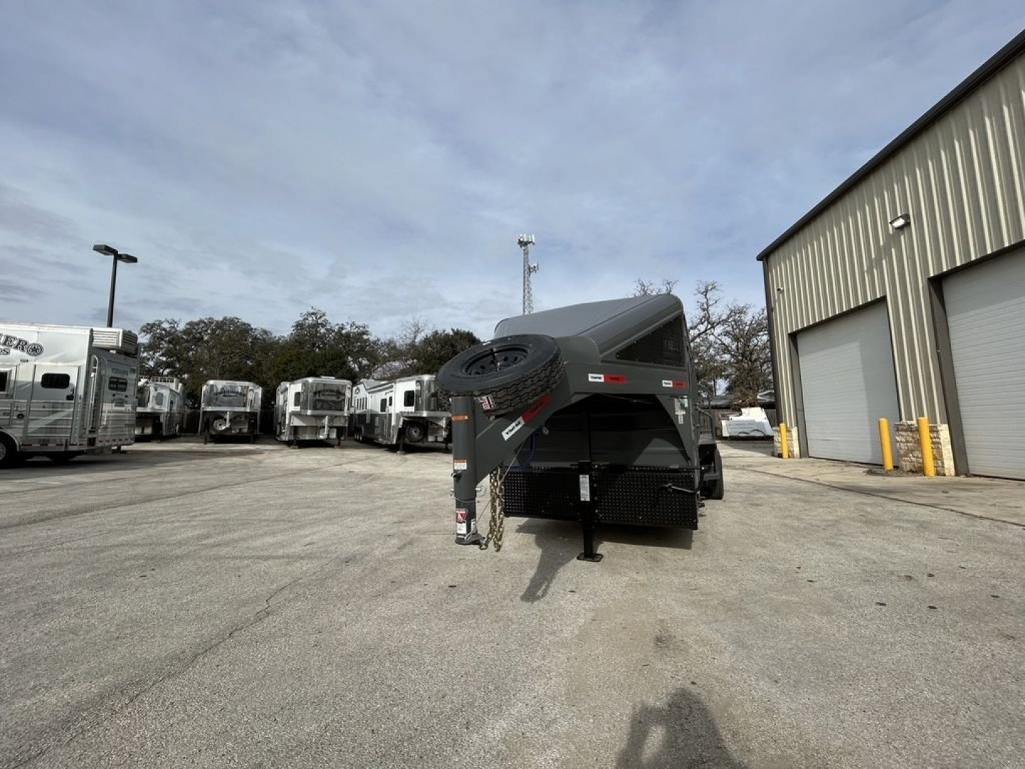 New 2025 Swift Built Trailers 20' with Tack '25 Stock / Stock Combo Trailer