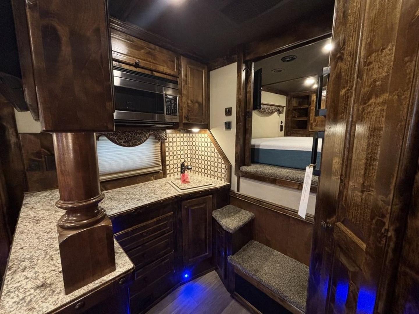 New 2024 Bloomer 4 Horse 19'0" Gooseneck Outlaw Living Quarters '24 Horse Trailer