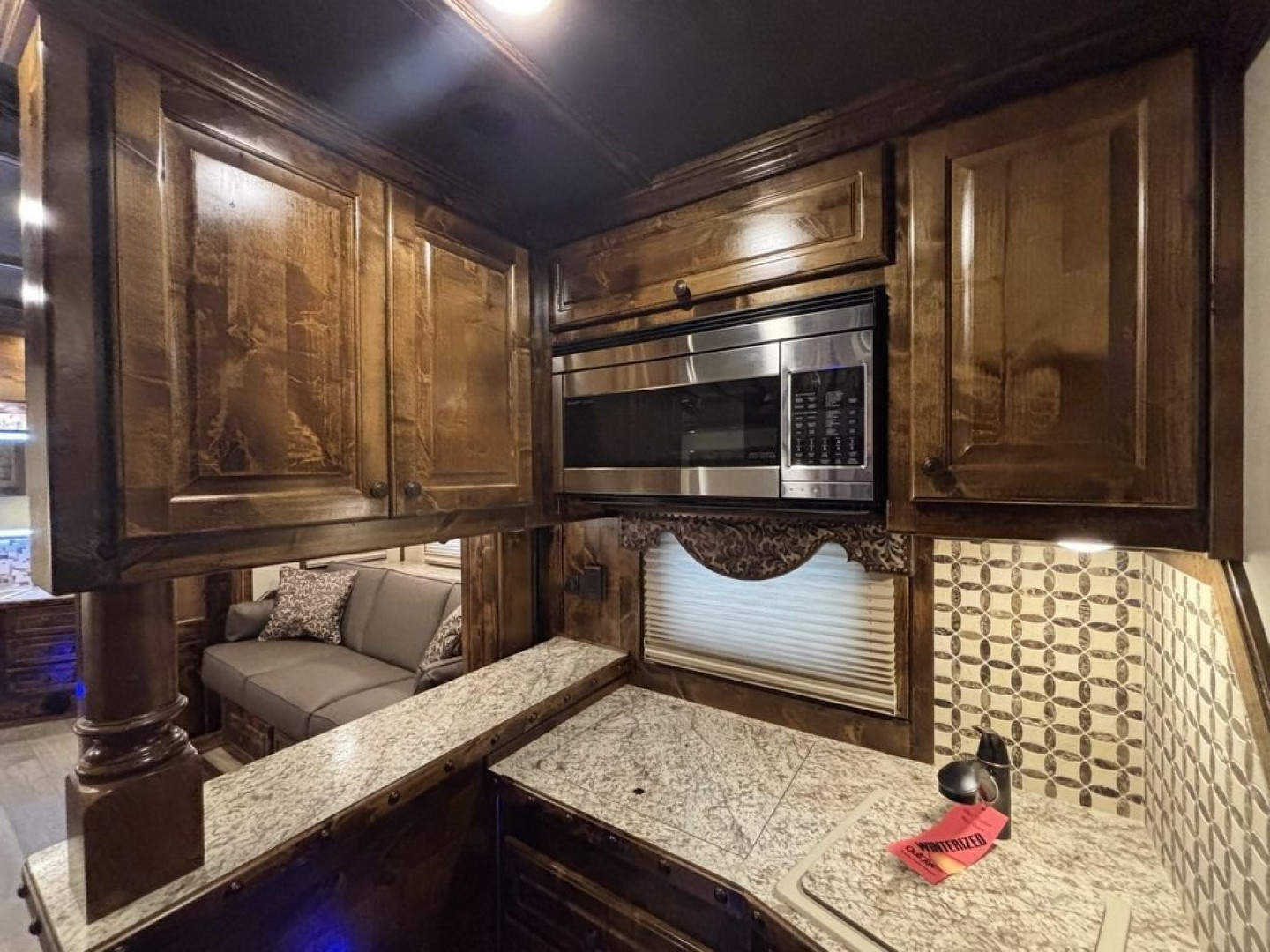 New 2024 Bloomer 4 Horse 19'0" Gooseneck Outlaw Living Quarters '24 Horse Trailer