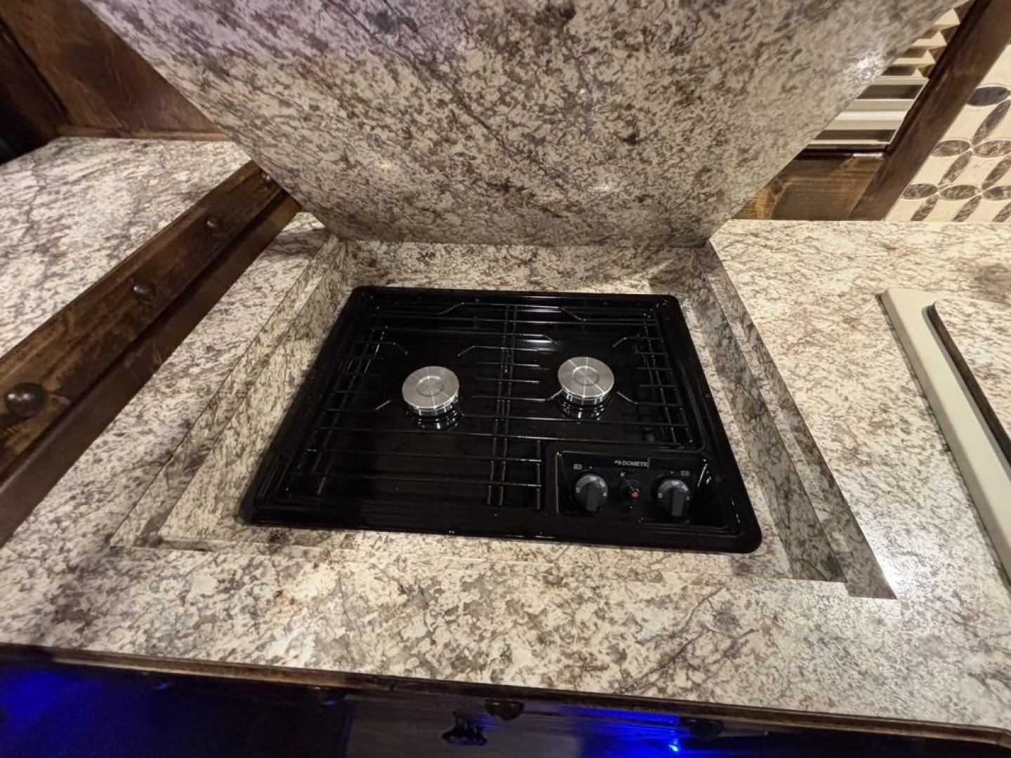 New 2024 Bloomer 4 Horse 19'0" Gooseneck Outlaw Living Quarters '24 Horse Trailer