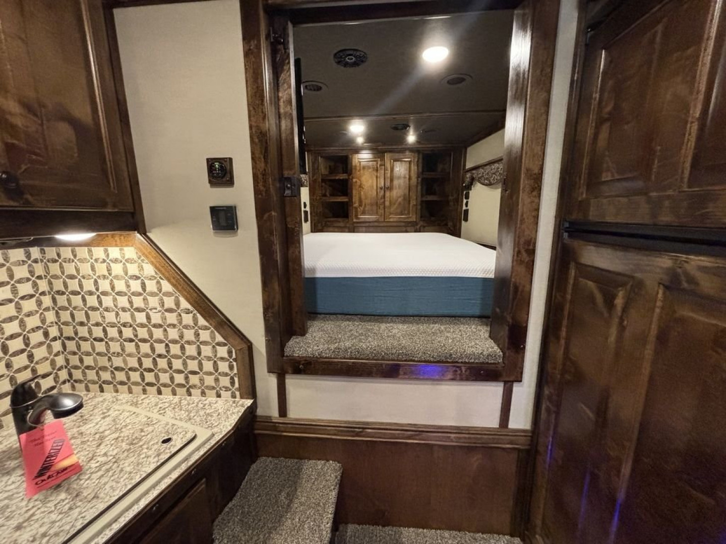 New 2024 Bloomer 4 Horse 19'0" Gooseneck Outlaw Living Quarters '24 Horse Trailer