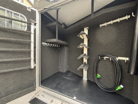 New 2024 Bloomer 4 Horse 19'0" Gooseneck Outlaw Living Quarters '24 Horse Trailer