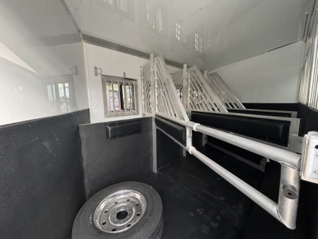 New 2024 Bloomer 4 Horse 19'0" Gooseneck Outlaw Living Quarters '24 Horse Trailer