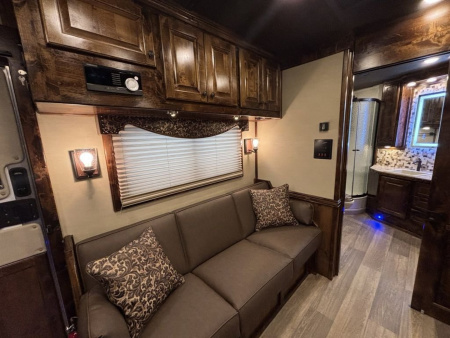 New 2024 Bloomer 4 Horse 19'0" Gooseneck Outlaw Living Quarters '24 Horse Trailer