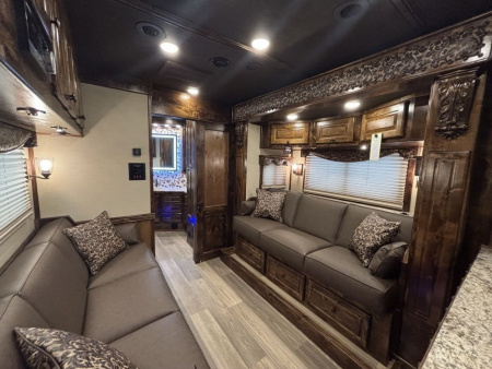 New 2024 Bloomer 4 Horse 19'0" Gooseneck Outlaw Living Quarters '24 Horse Trailer