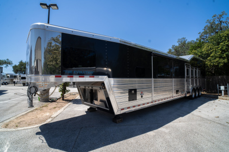 New 2024 Bloomer 4 Horse 19'0" Gooseneck Outlaw Living Quarters '24 Horse Trailer