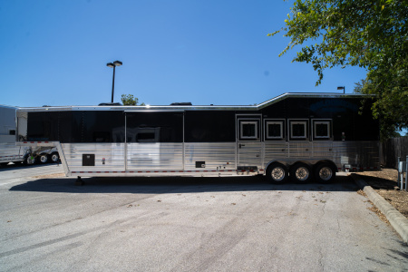 New 2024 Bloomer 4 Horse 19'0" Gooseneck Outlaw Living Quarters '24 Horse Trailer