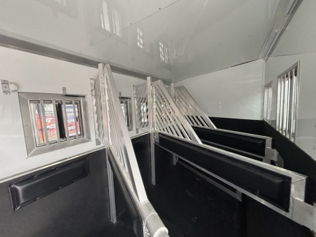 New 2024 Bloomer 4 Horse 19'0" Gooseneck Outlaw Living Quarters '24 Horse Trailer