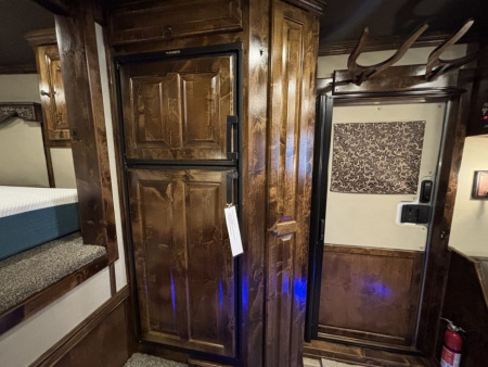 New 2024 Bloomer 4 Horse 19'0" Gooseneck Outlaw Living Quarters '24 Horse Trailer