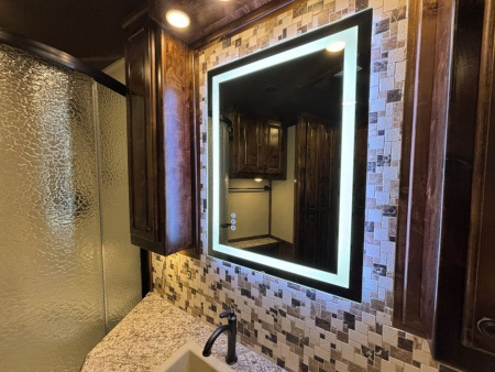 New 2024 Bloomer 4 Horse 19'0" Gooseneck Outlaw Living Quarters '24 Horse Trailer