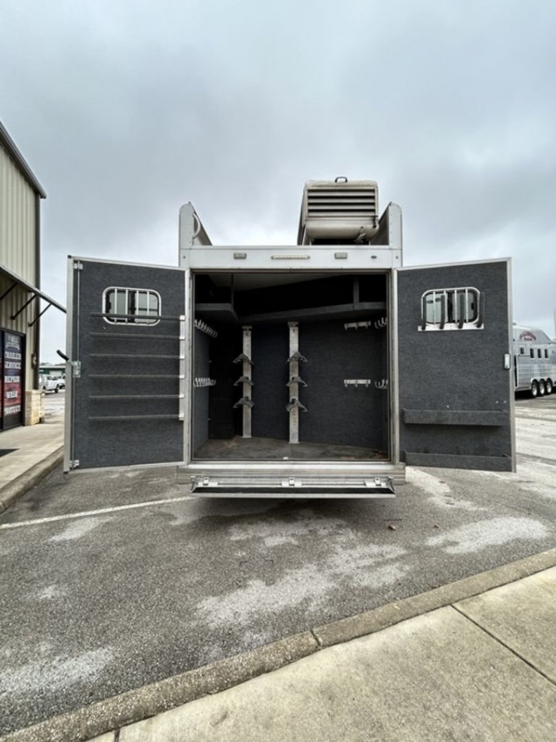 Used 2021 Bloomer 5 Horse 16'0" Gooseneck Outlaw Living Quarters '21 Horse Trailer