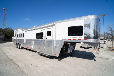 Used 2021 Bloomer 5 Horse 16'0  Gooseneck Outlaw Living Quarters '21 Horse Trailer