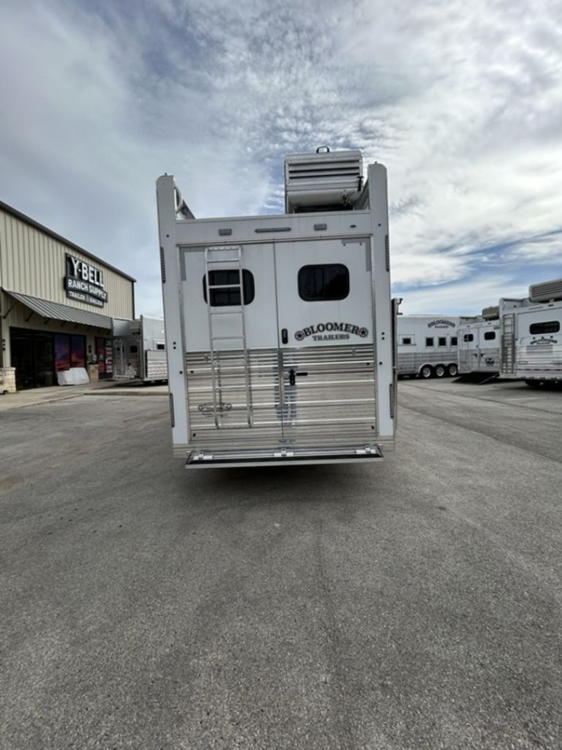 New 2024 Bloomer 4 Horse 16'8" Gooseneck Outlaw Living Quarters '24 Horse Trailer