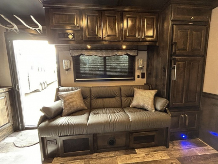 New 2024 Bloomer 4 Horse 16'8" Gooseneck Outlaw Living Quarters '24 Horse Trailer