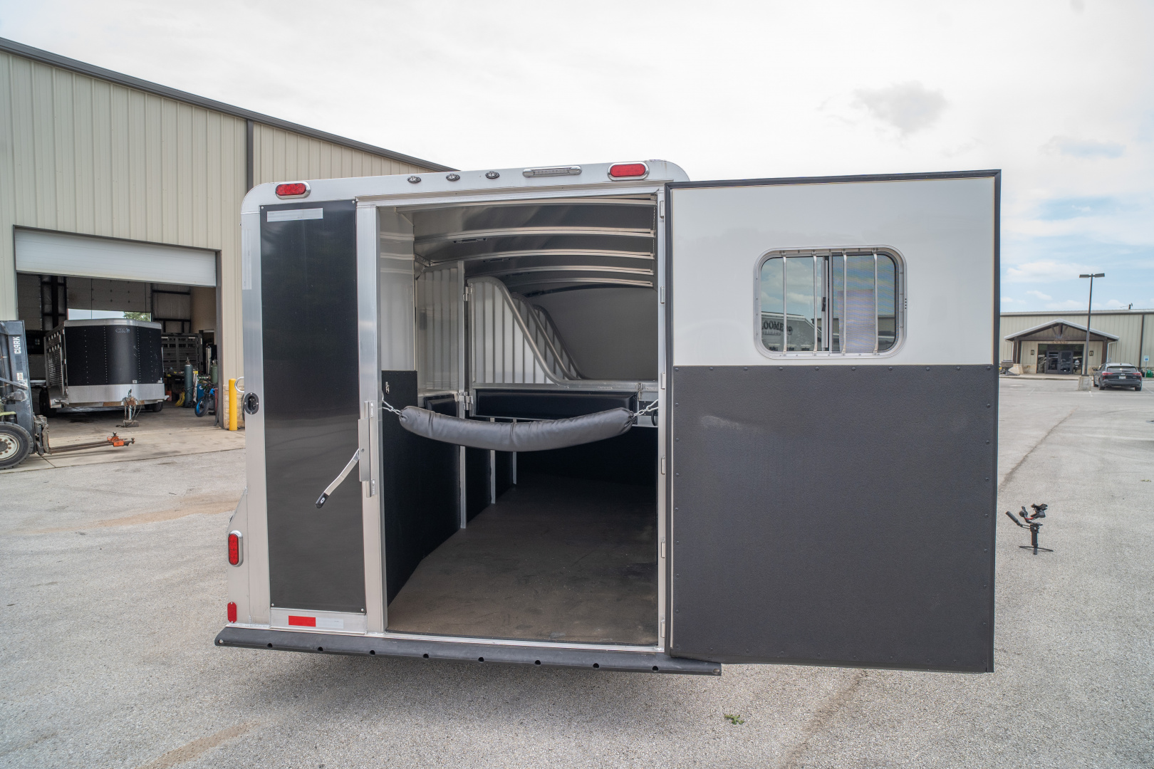New 2025 4-Star Trailers 4 Horse Gooseneck Deluxe Slant Load '25 Horse Trailer