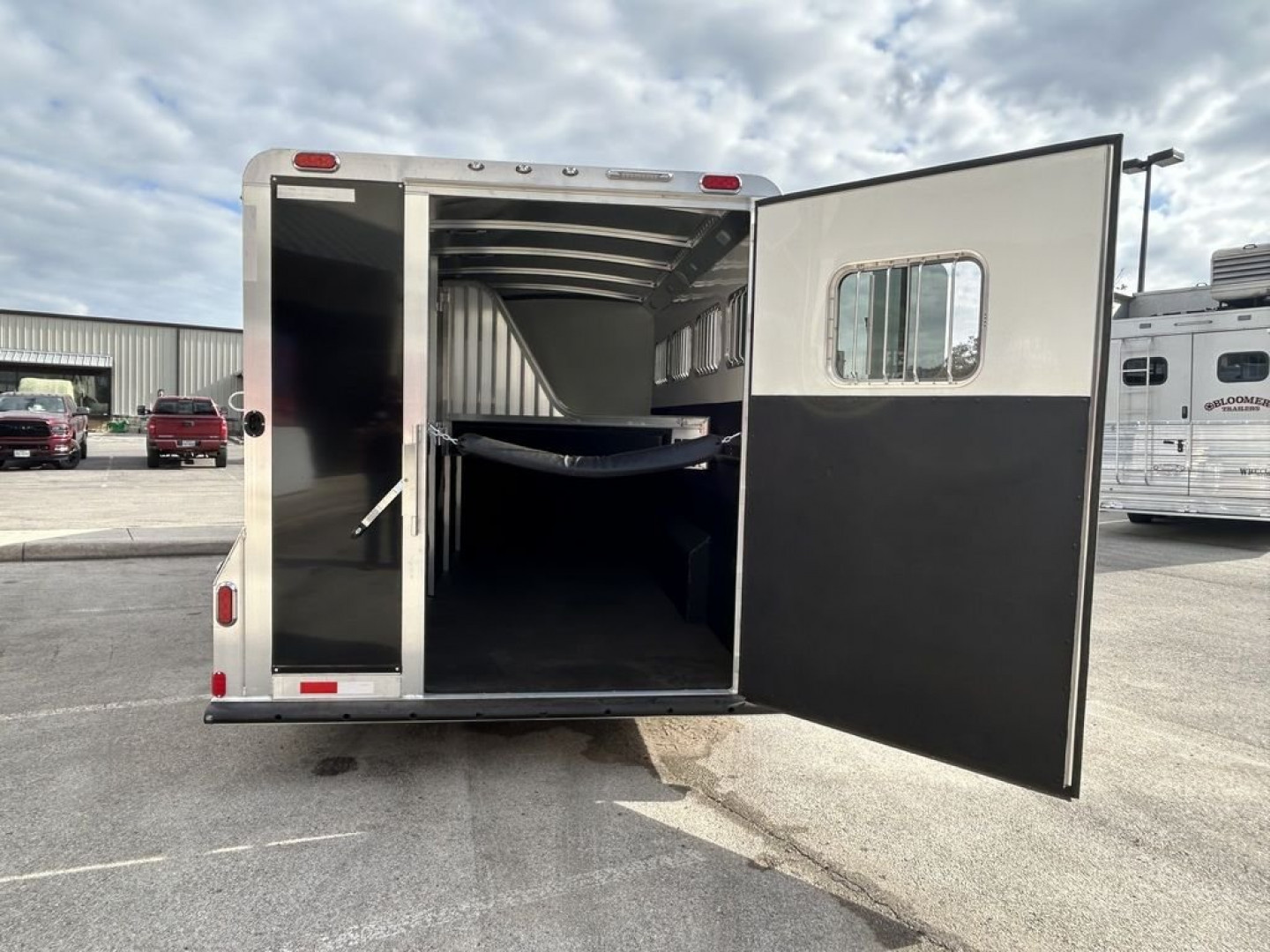 New 2025 4-Star Trailers 4 Horse Gooseneck Deluxe Slant Load '25 Horse Trailer
