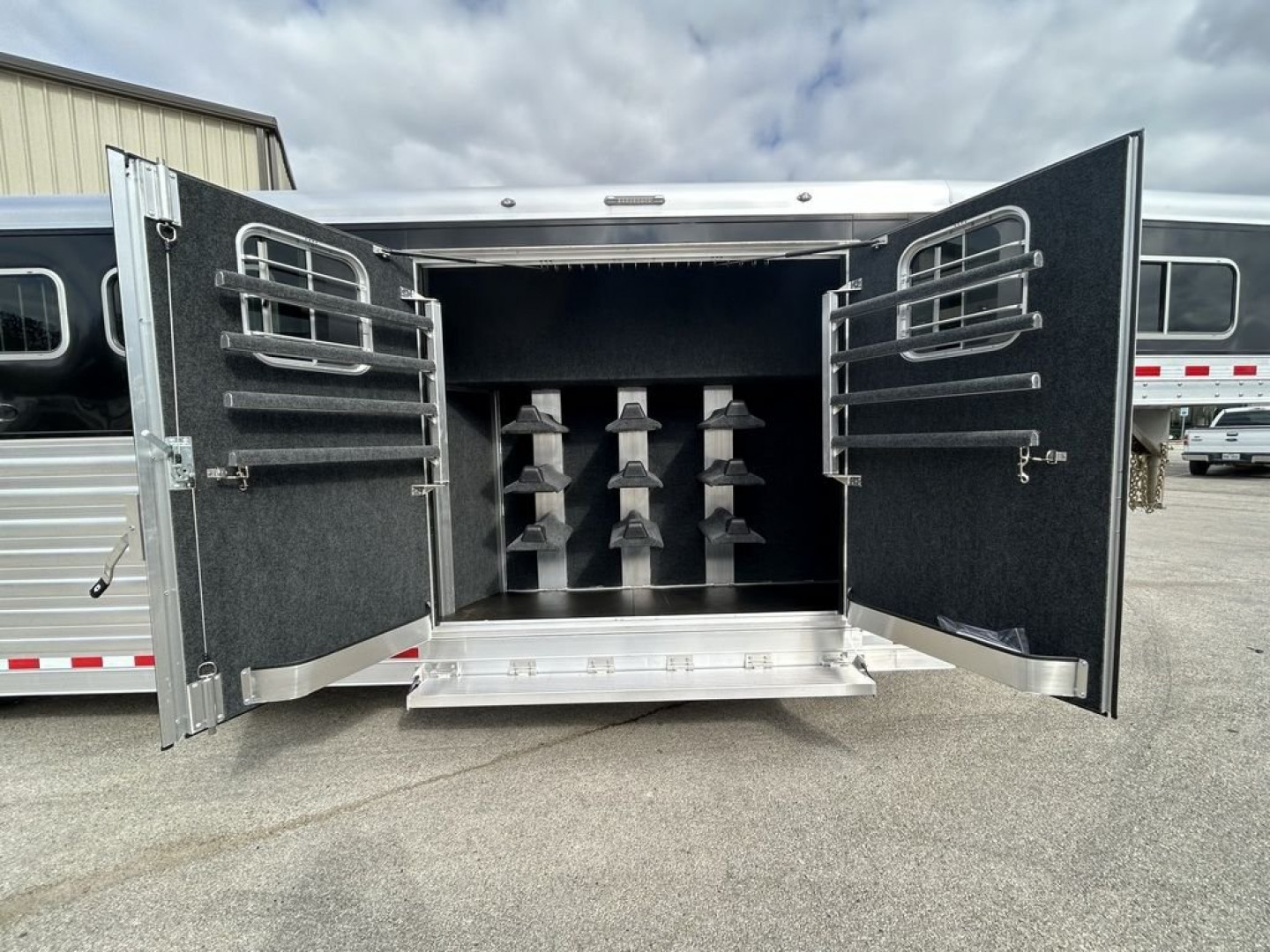 New 2025 4-Star Trailers 6 Horse Trainer '25 Horse Trailer