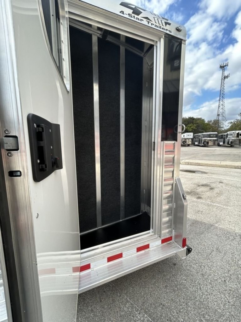 New 2025 4-Star Trailers 6 Horse Trainer '25 Horse Trailer