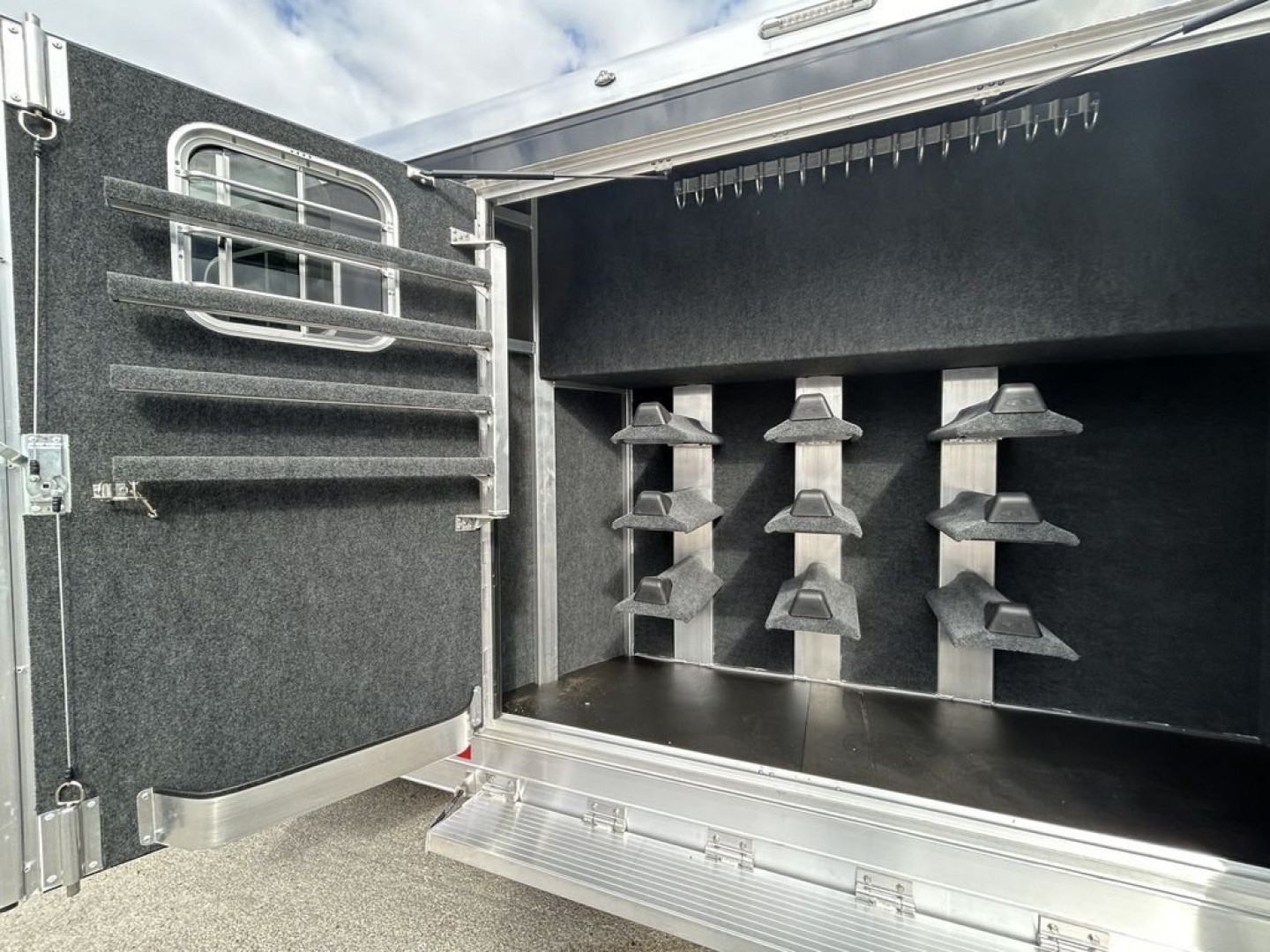 New 2025 4-Star Trailers 6 Horse Trainer '25 Horse Trailer