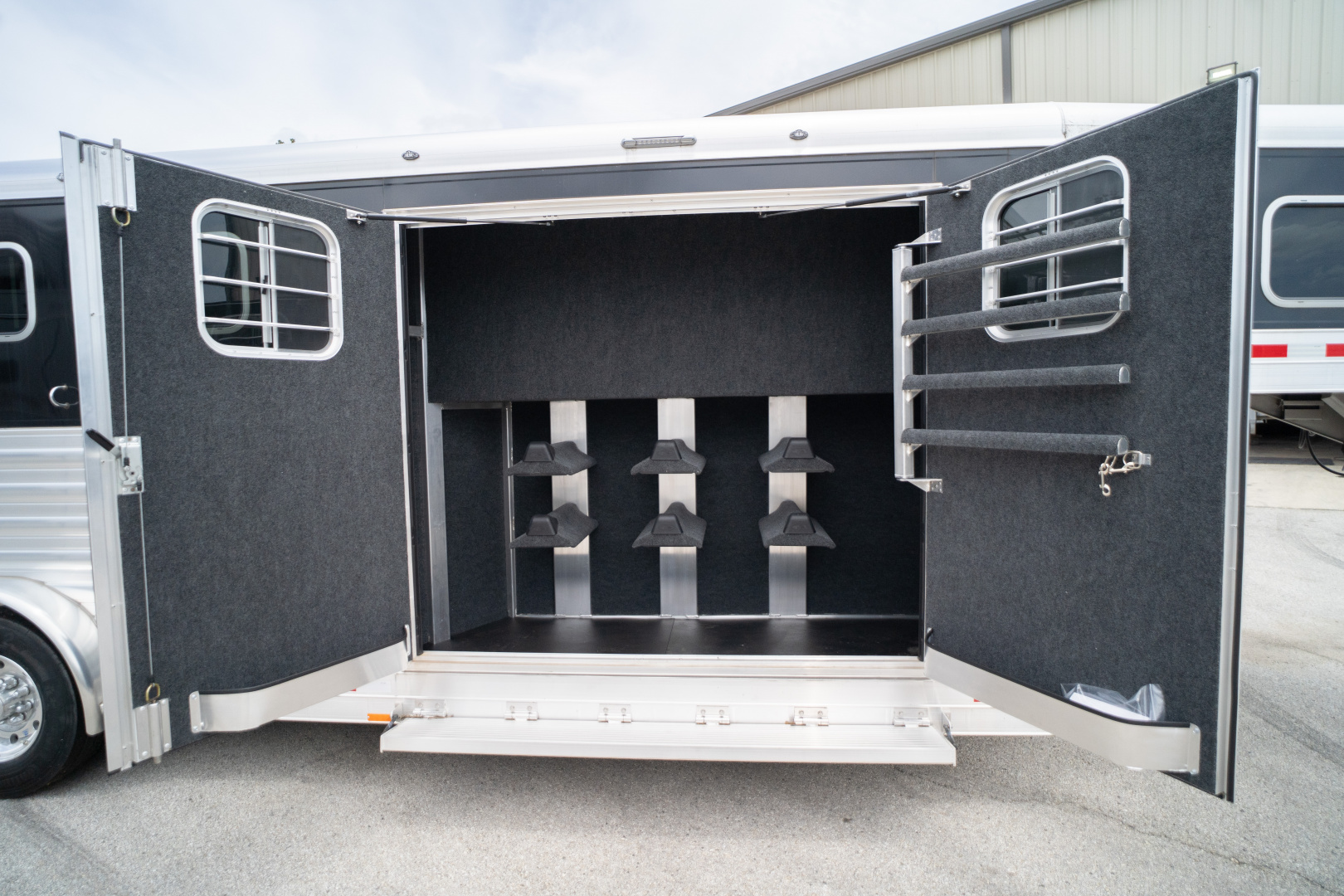 New 2025 4-Star Trailers 4 Horse 7'6" Gooseneck Slant Load '25 Horse Trailer