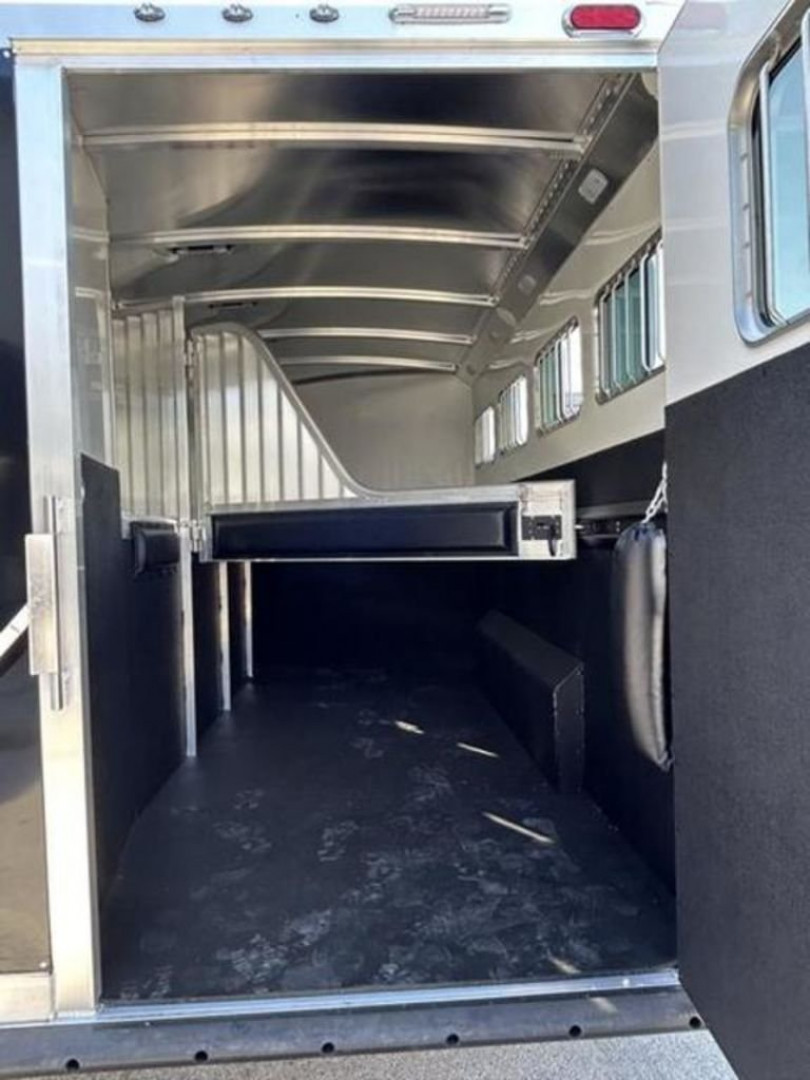 New 2025 4-Star Trailers 4 Horse 7'6" Gooseneck Slant Load '25 Horse Trailer