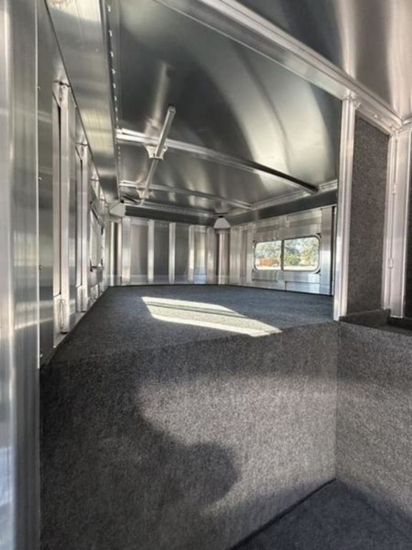 New 2025 4-Star Trailers 4 Horse 7'6" Gooseneck Slant Load '25 Horse Trailer