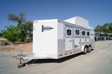 Used 2022 Platinum 4 Horse Bumper Pull '22 Horse Trailer