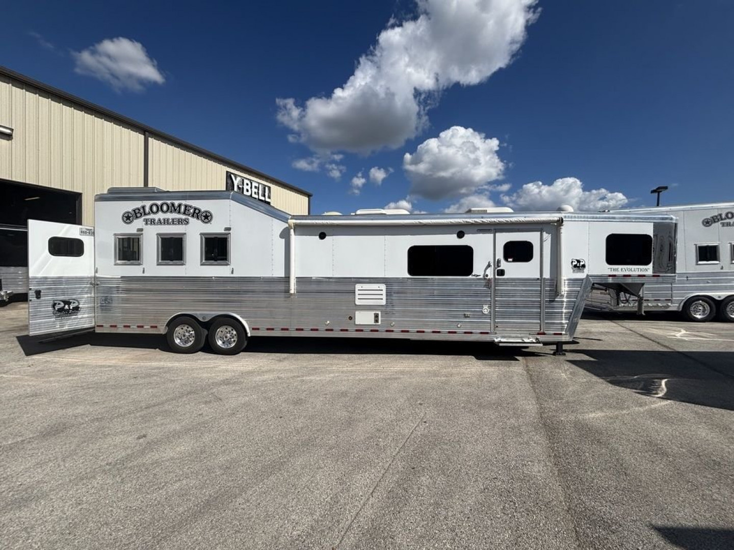 Used 2021 Bloomer 3 Horse Gooseneck Outlaw Living Quarters '21 Horse Trailer