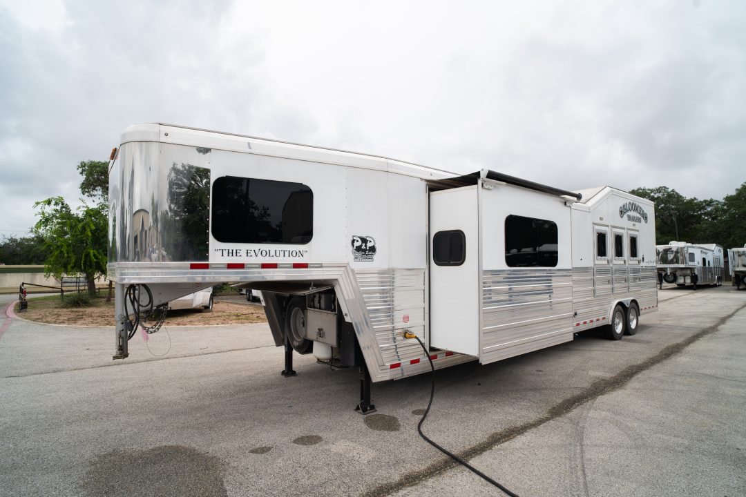 Used 2021 Bloomer 3 Horse Gooseneck Outlaw Living Quarters '21 Horse Trailer