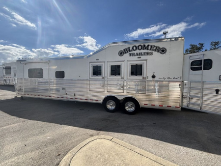 Used 2021 Bloomer 3 Horse Gooseneck Outlaw Living Quarters '21 Horse Trailer