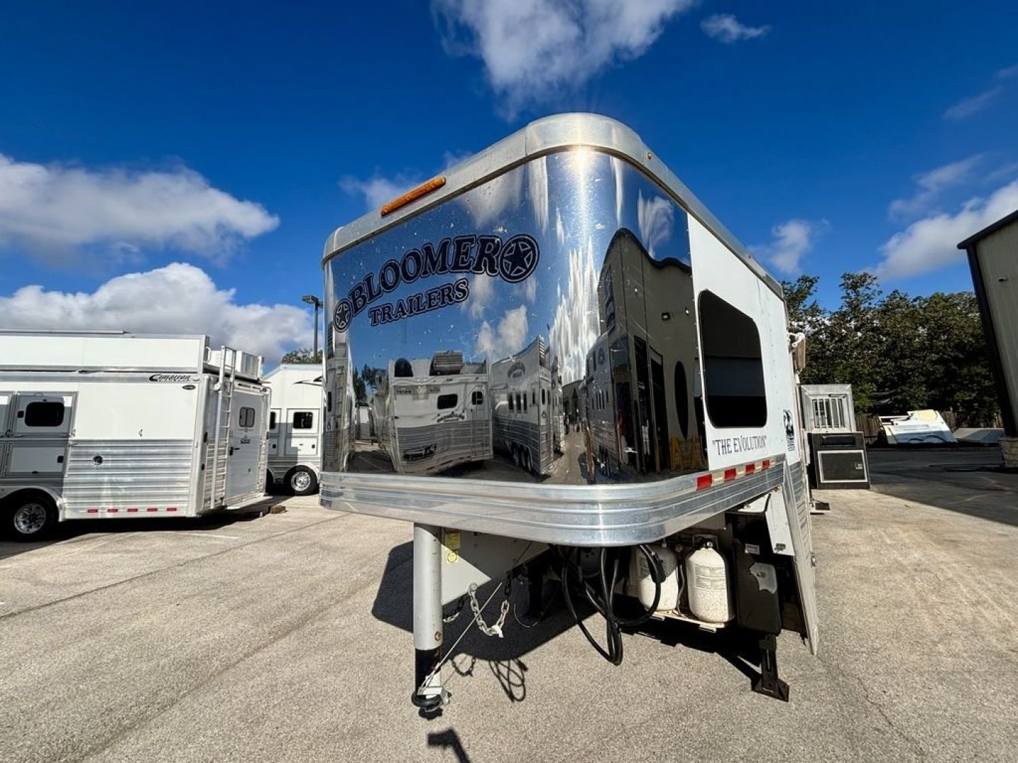 Used 2016 Bloomer 4 Horse 17'6" Gooseneck Outlaw Living Quarters '16 Horse Trailer
