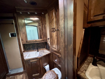 Used 2016 Bloomer 4 Horse 17'6" Gooseneck Outlaw Living Quarters '16 Horse Trailer