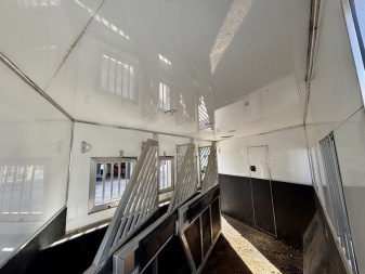 Used 2016 Bloomer 4 Horse 17'6" Gooseneck Outlaw Living Quarters '16 Horse Trailer