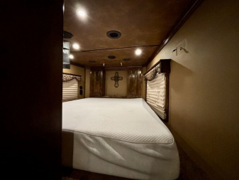 Used 2016 Bloomer 4 Horse 17'6" Gooseneck Outlaw Living Quarters '16 Horse Trailer