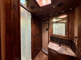 Used 2016 Bloomer 4 Horse 17'6" Gooseneck Outlaw Living Quarters '16 Horse Trailer